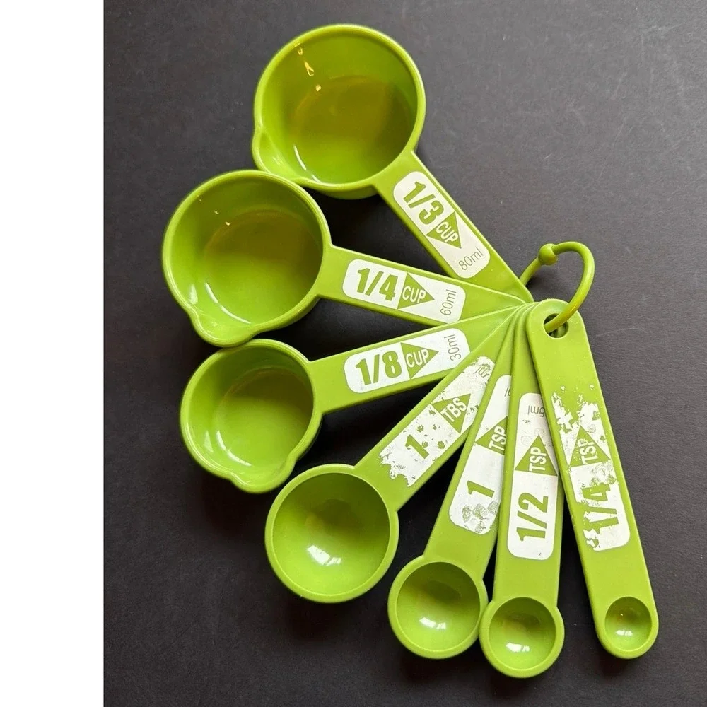 Lime Green Plastic Measuring Cups and Spoons Set 7 Pieces Dual Metric Standard